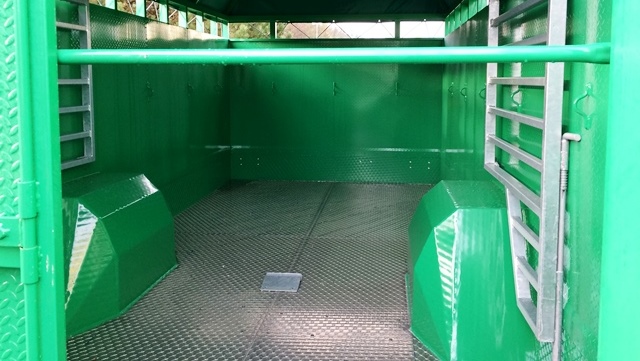 Ausführung in Stahl mit Alu-Boden